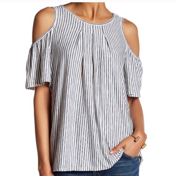 Max Studio Tops - 🎀 Cold Shoulder White Striped Navy Top. NWOT